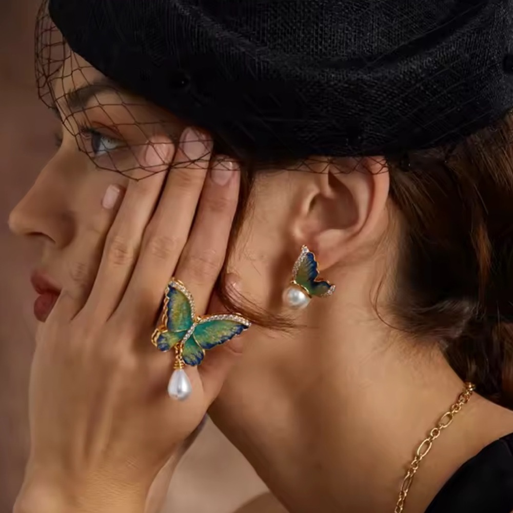 Royal Butterfly Gilded Gold Wings & Pearl Fine Craftsmanship Ring